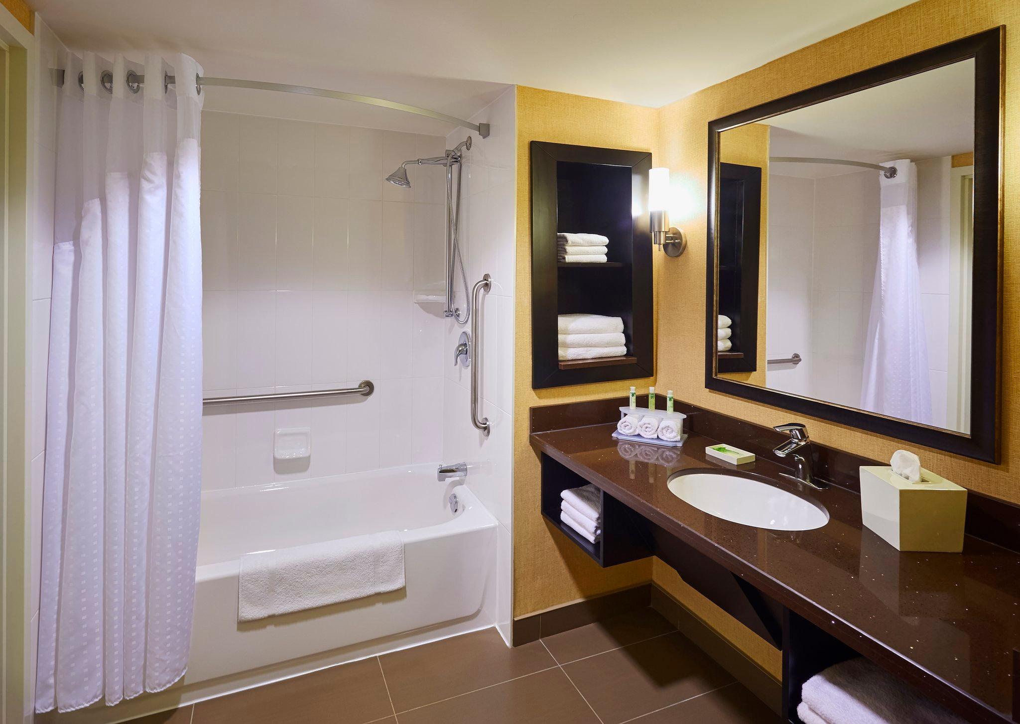 Holiday Inn Express And Suites Timmins By Ihg Bagian luar foto