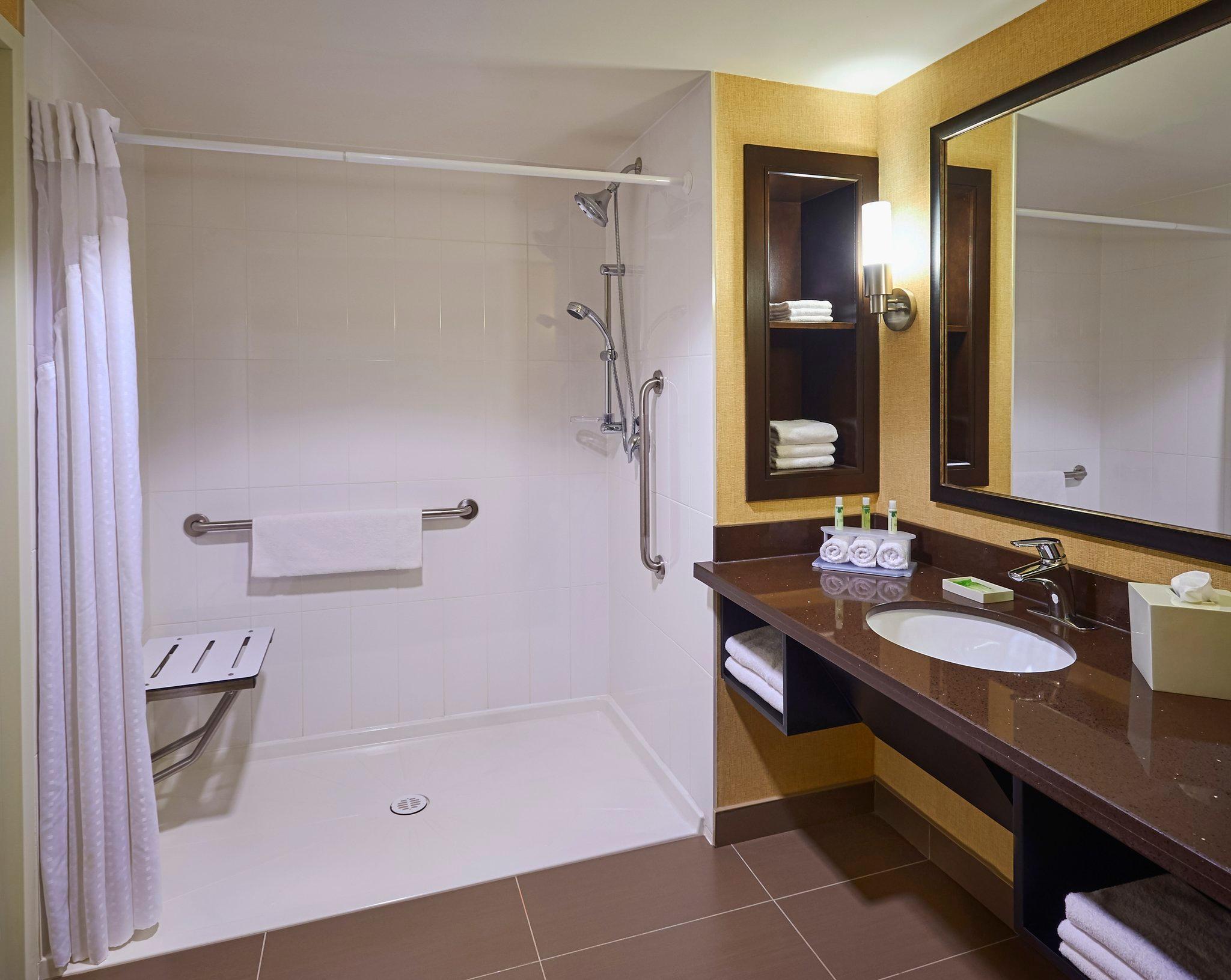Holiday Inn Express And Suites Timmins By Ihg Bagian luar foto