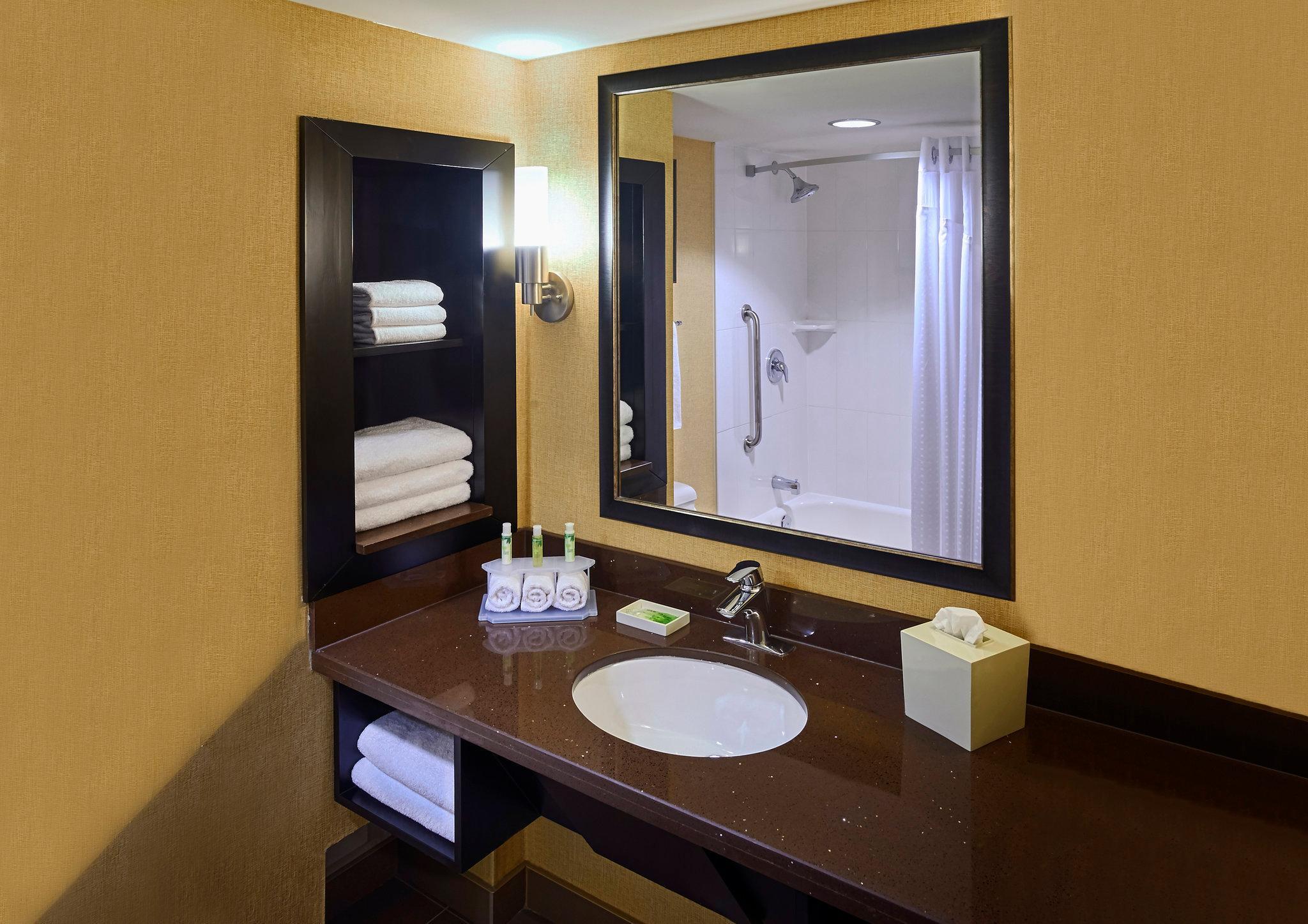 Holiday Inn Express And Suites Timmins By Ihg Bagian luar foto