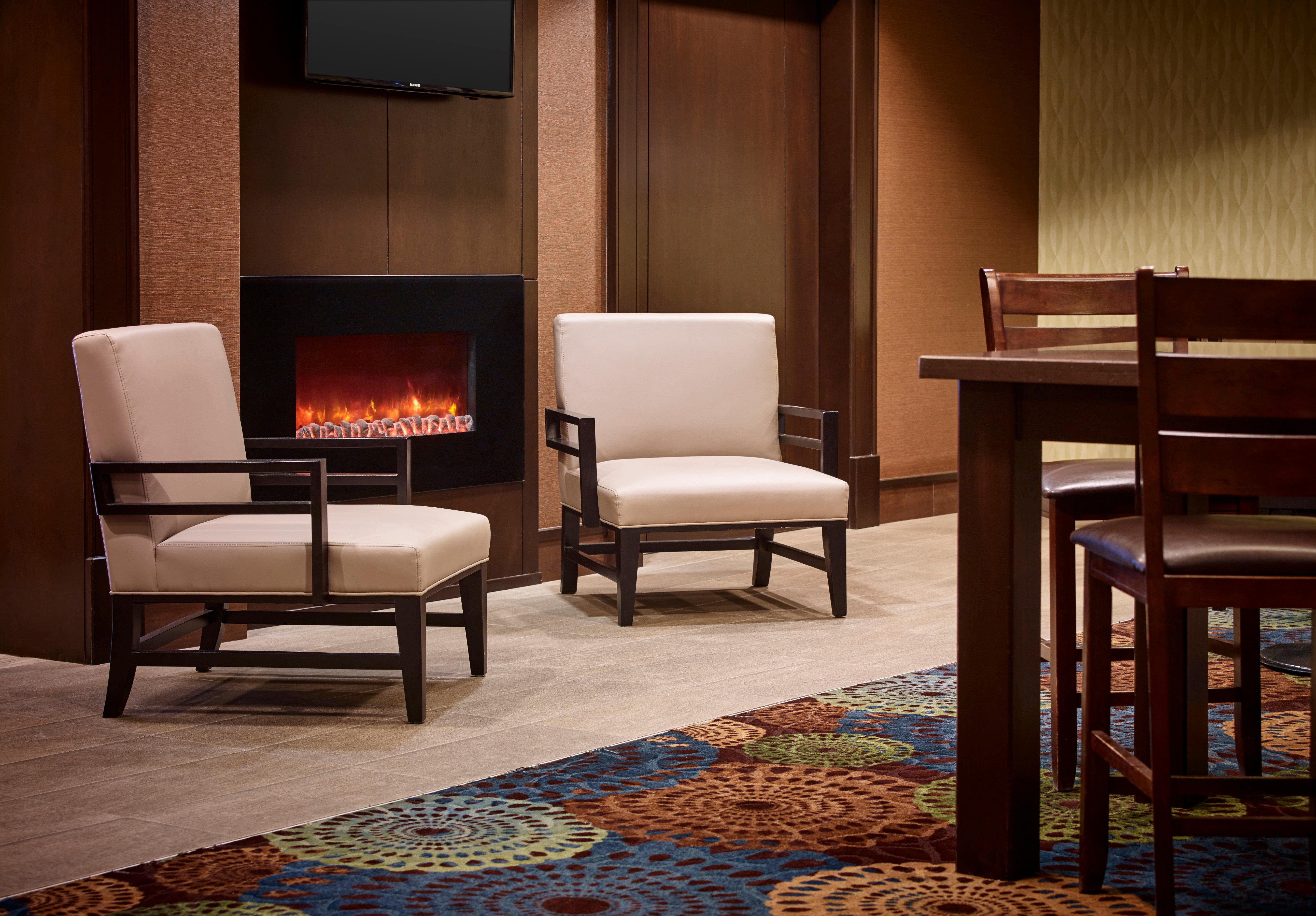 Holiday Inn Express And Suites Timmins By Ihg Bagian luar foto