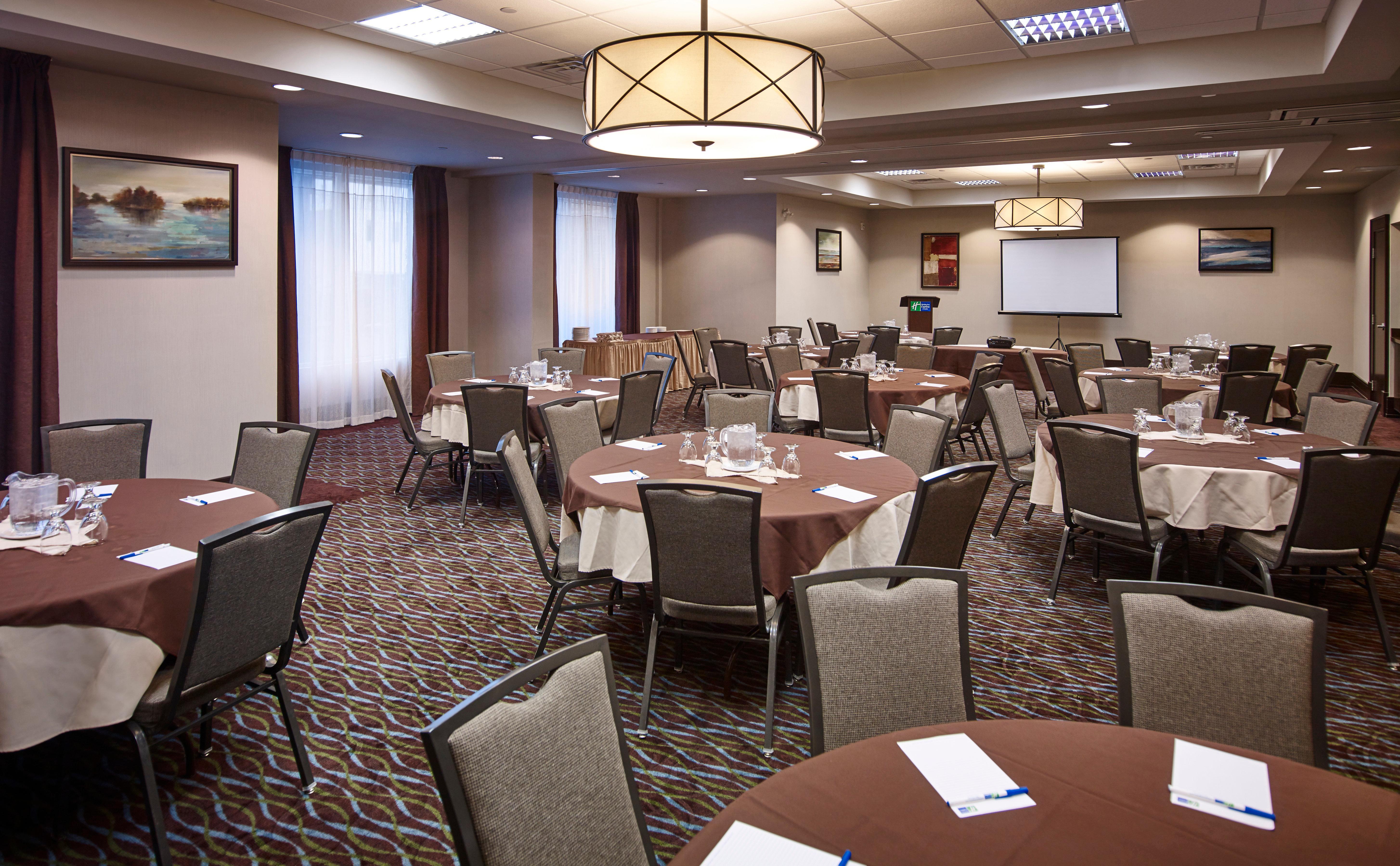 Holiday Inn Express And Suites Timmins By Ihg Bagian luar foto