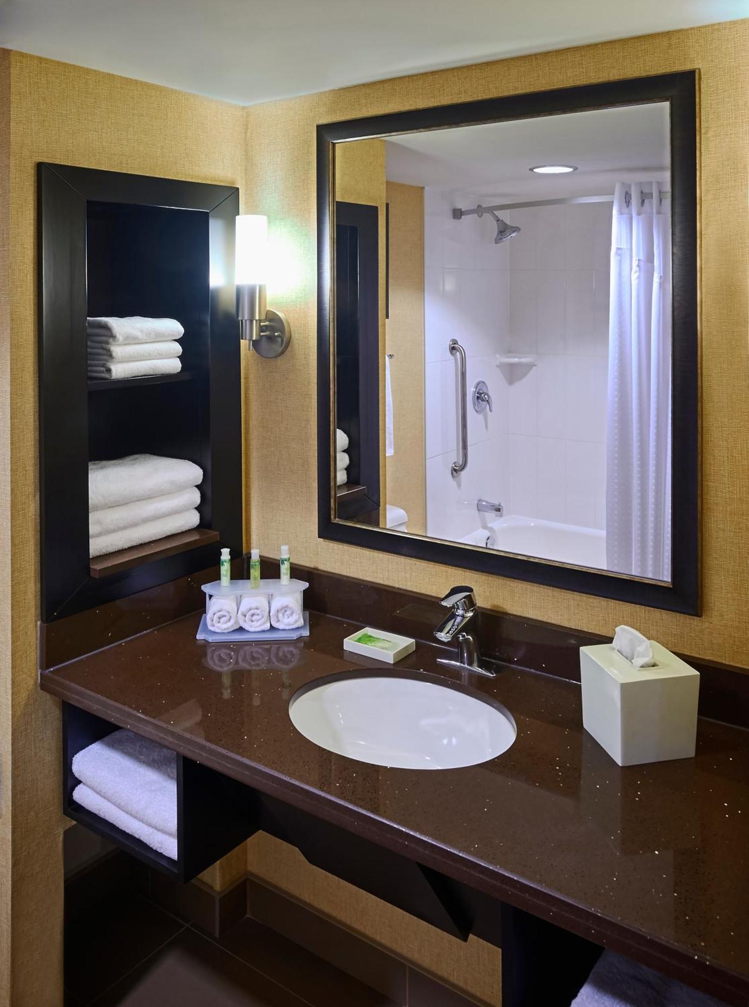 Holiday Inn Express And Suites Timmins By Ihg Bagian luar foto