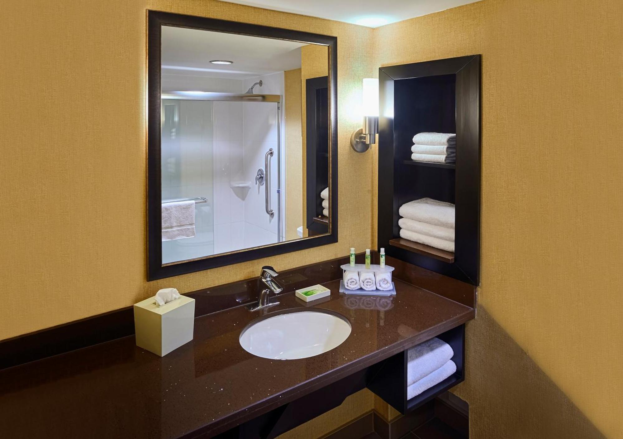 Holiday Inn Express And Suites Timmins By Ihg Bagian luar foto